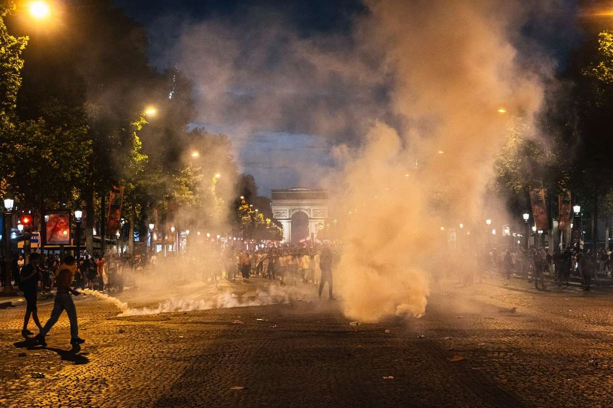 Paris: Fast 900 Verhaftungen nach Krawallen