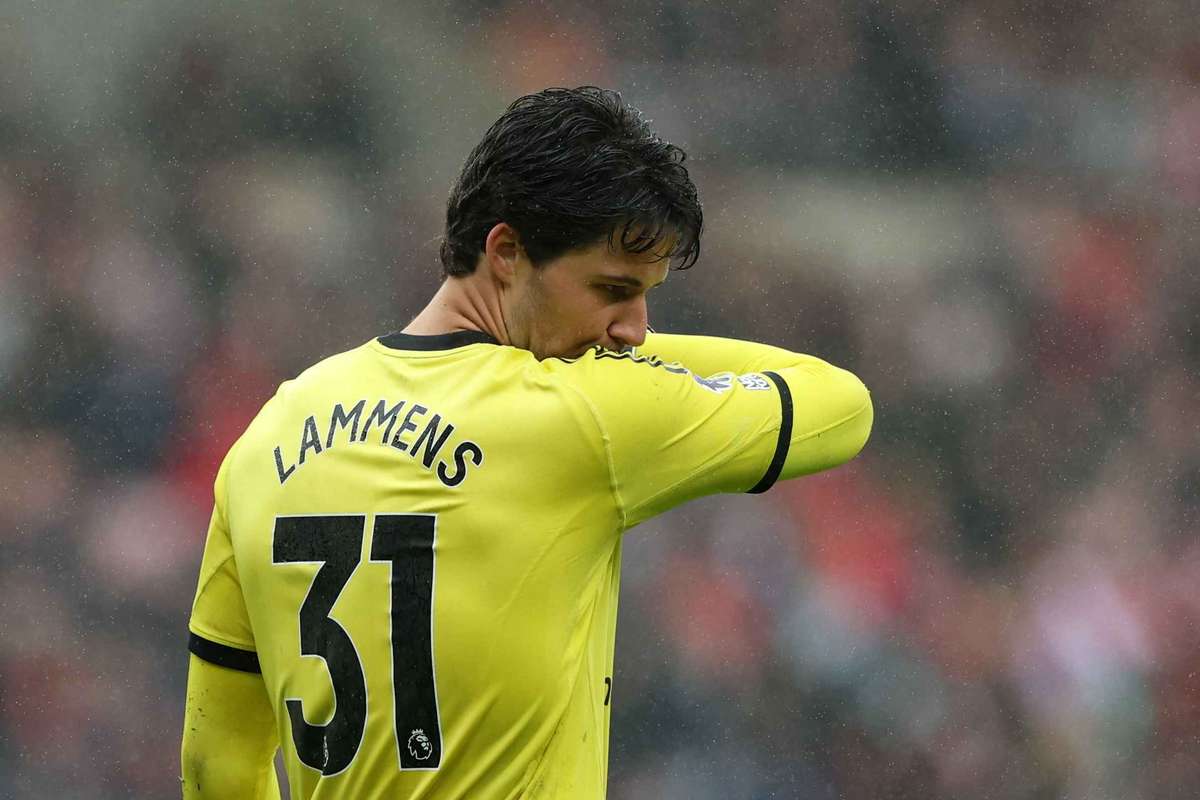 Senne Lammens, do Manchester United, eleito a melhor transferência da Premier League em 2025/26