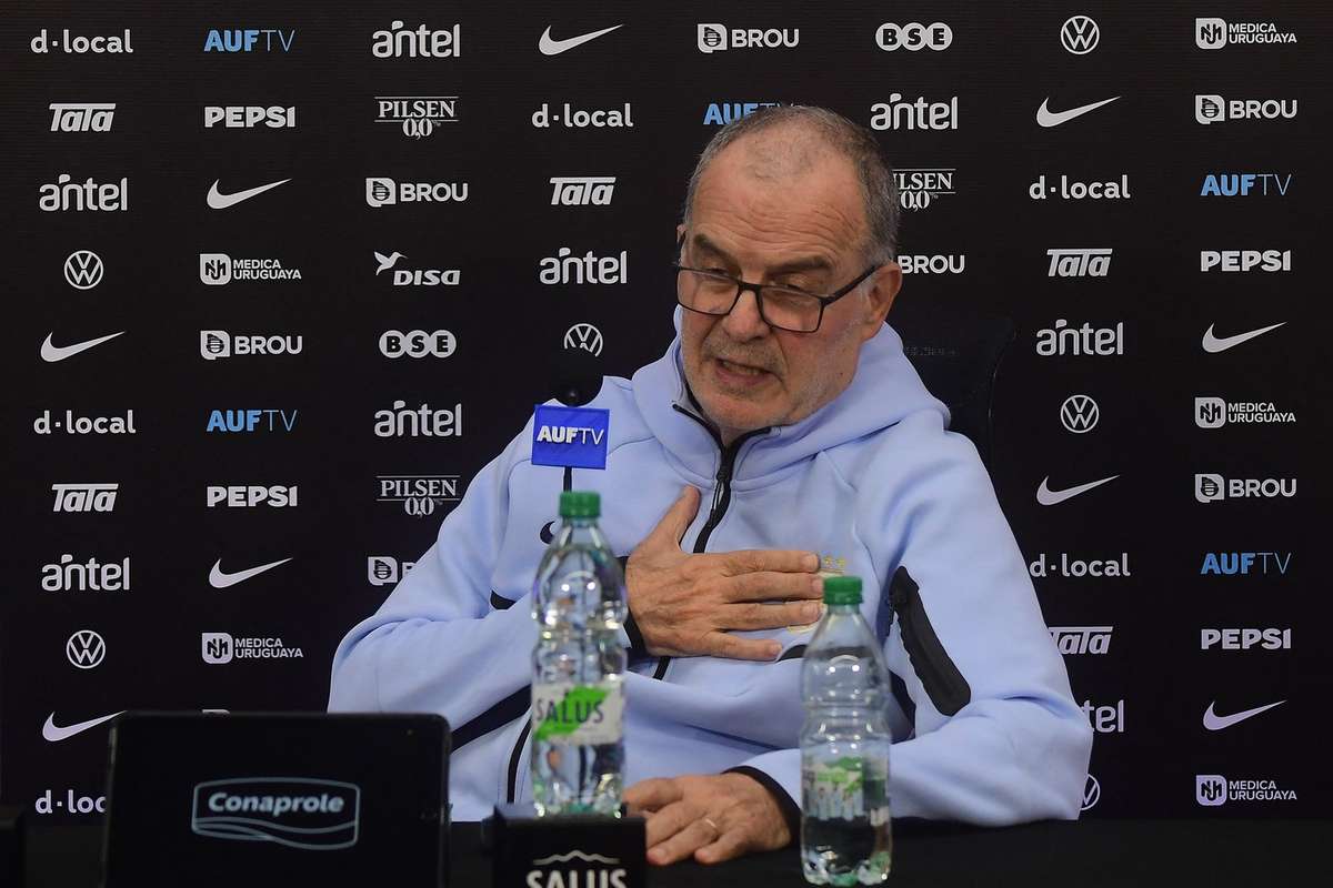 Mundial 2026: Marcelo Bielsa nega desentendimentos com Luis Suárez mas prefere outros atacantes