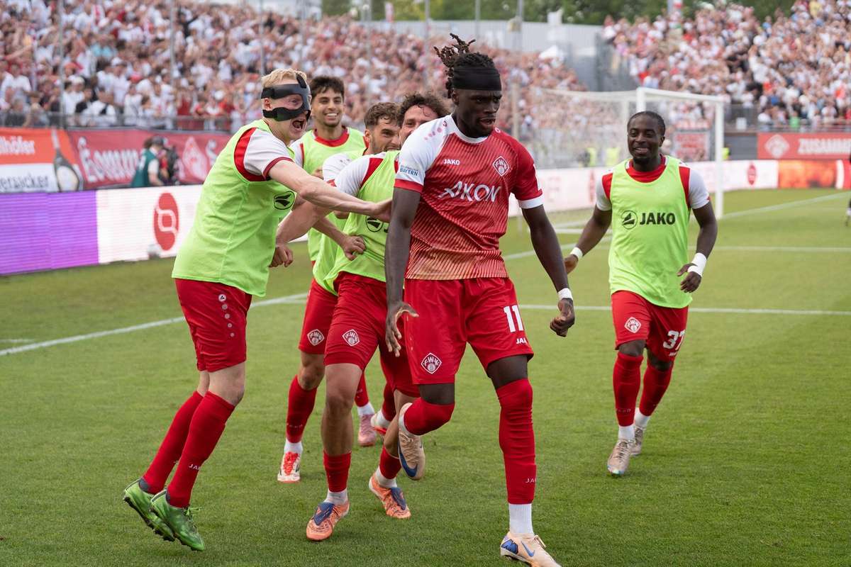 Alemanha: Würzburger Kickers derrota Lokomotive Leipzig (2-1) e garante promoção à 3.ª Liga