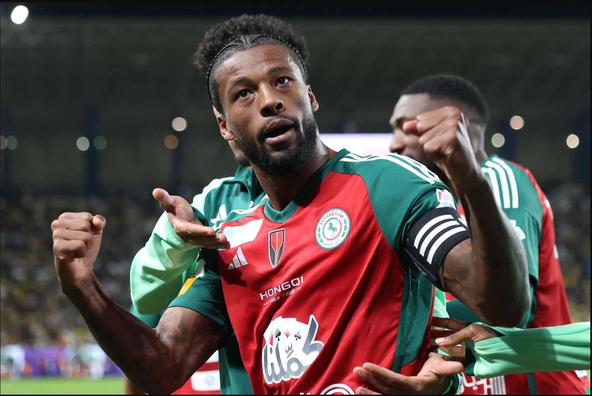 Wijnaldum é oficialmente um jogador livre após rescisão com o Al-Ettifaq