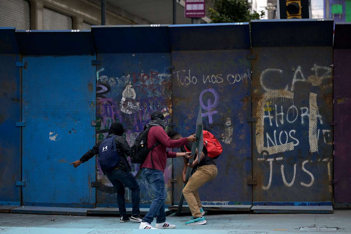 Tränengas auf der WM-Fanmeile: Demonstrationen in Mexiko-Stadt
