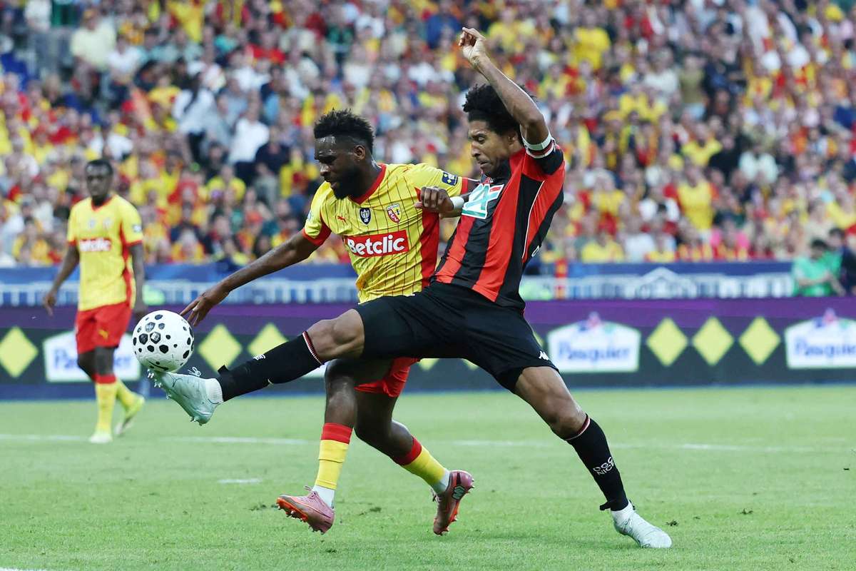 Dante assume comando da equipa B do Bayern Munique
