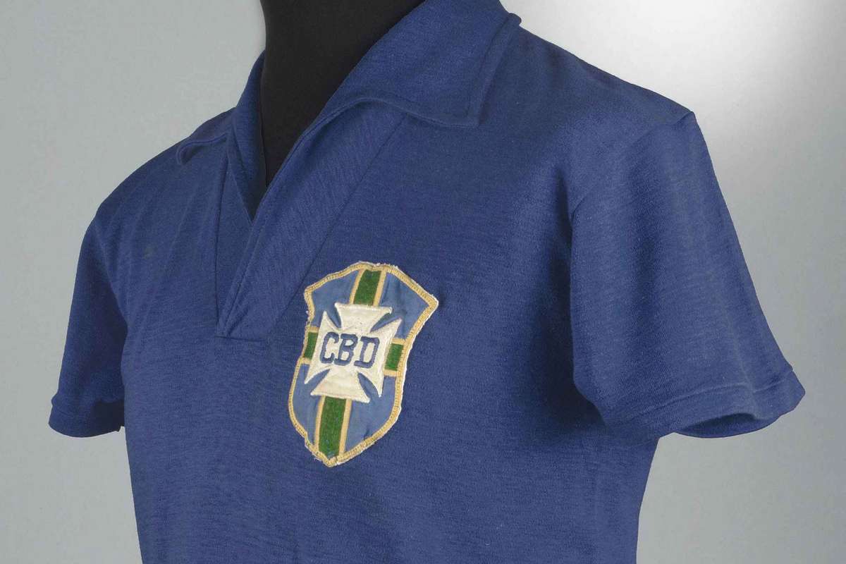 Uniforme usado por Pelé na final do Mundial de 1958 será leiloado, veja o valor