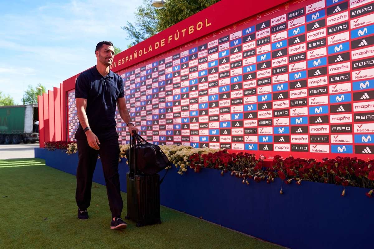 Mikel Merino se suma a la concentración de la selección española