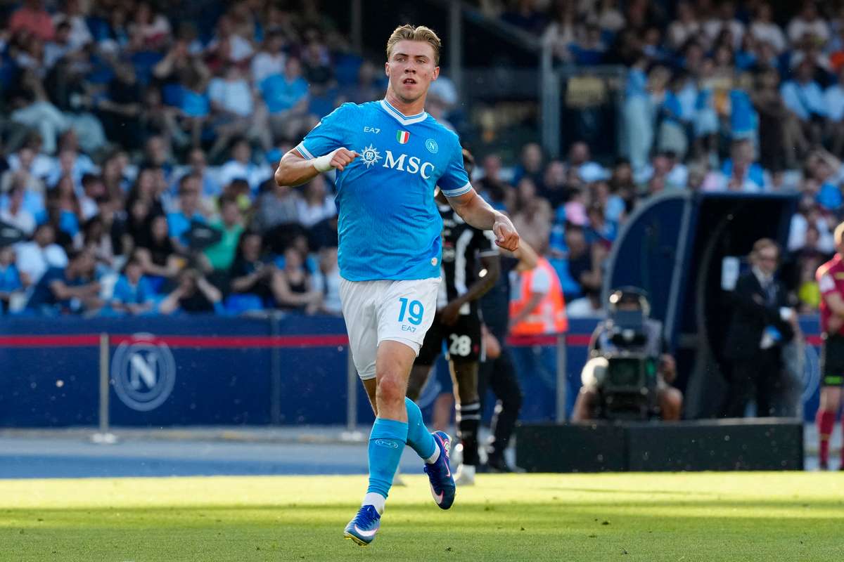 Avançado Hojlund é contratado em definitivo pelo Napoli após período de empréstimo