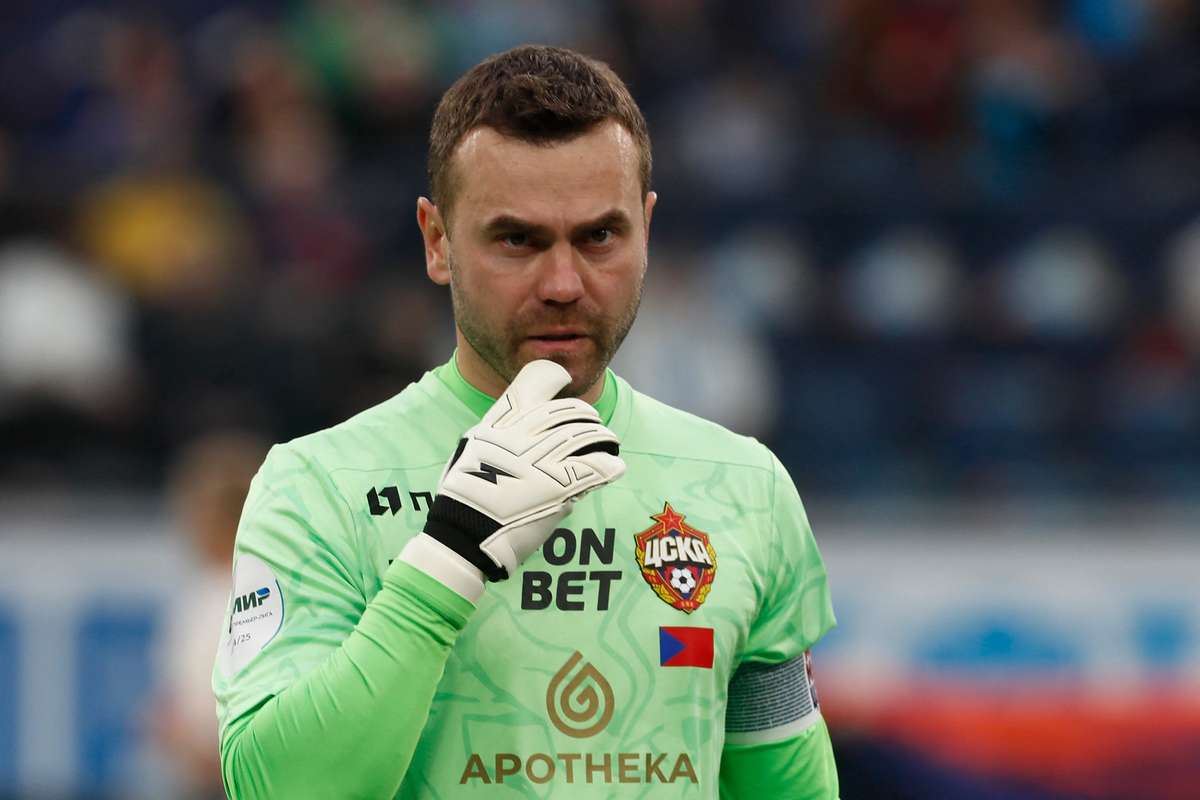 Confirmado: Veterano Akinfeev renova por mais uma época com o CSKA Moscovo