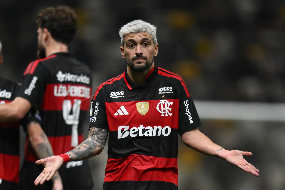 De Arrascaeta, el cerebro de Uruguay, sufre una lesión pero sigue en la convocatoria para el Mundial
