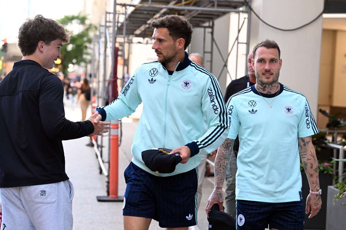 Von Tattoos bis Messi: Goretzka und Raum im Gespräch mit Schülern