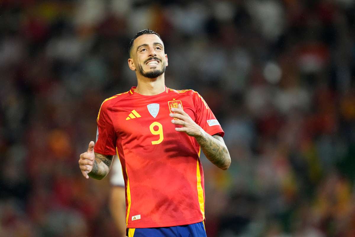 Joselu visita a la selección antes del Mundial: «España siempre es favorita»