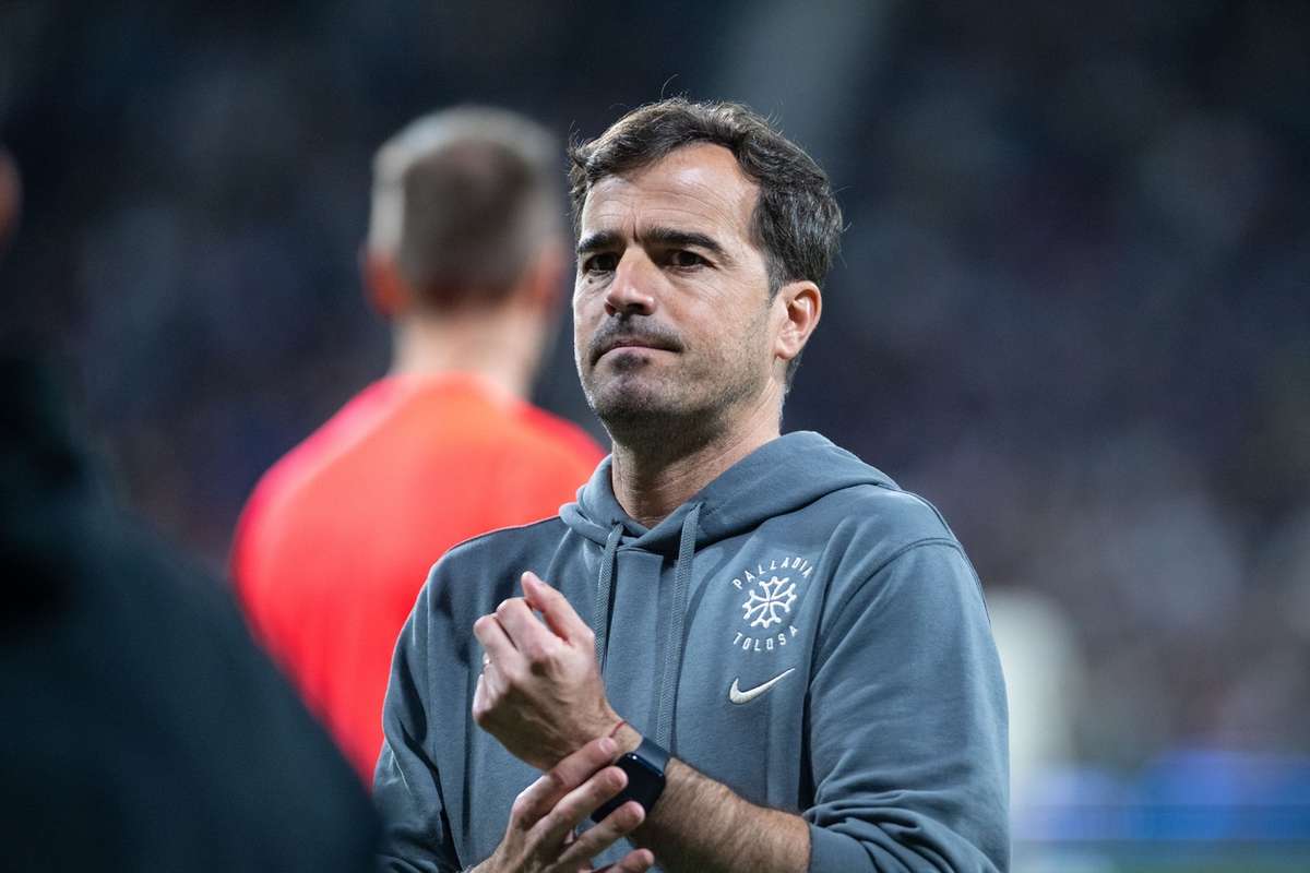 É oficial: Bayer Leverkusen despede Kasper Hjulmand e contrata o espanhol Carles Martínez
