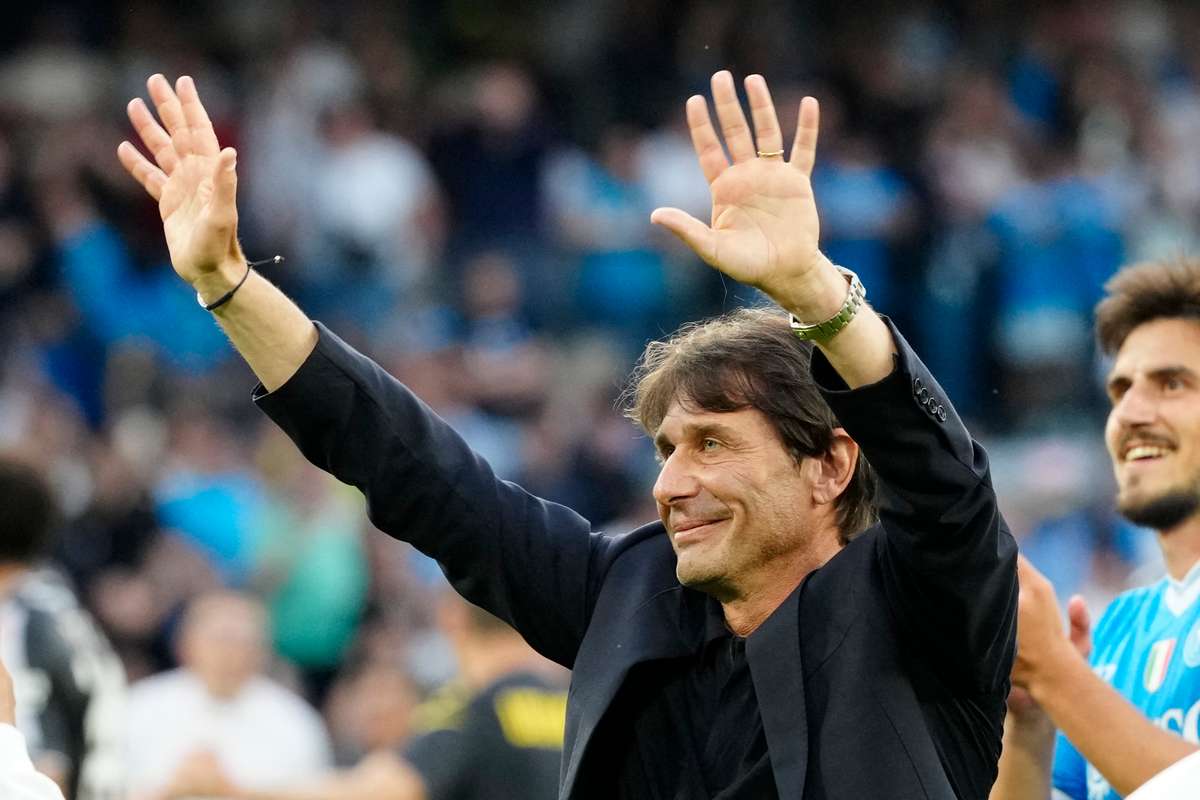 El Nápoles anuncia oficialmente el 4 de junio la salida de su entrenador Antonio Conte
