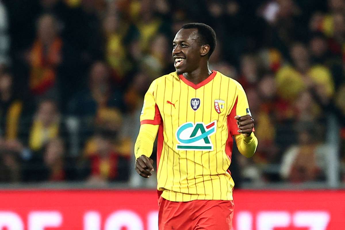 Oficial, Lens exerce opção de compra de Abdulhamid