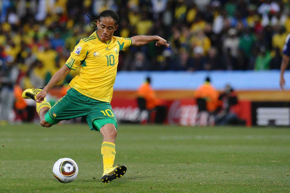 Bafana'da 10 numarayı giymek: Relebohile Mofokeng, geçmiş yıldızlardan oluşan seçkin bir kadroyu takip ediyor
