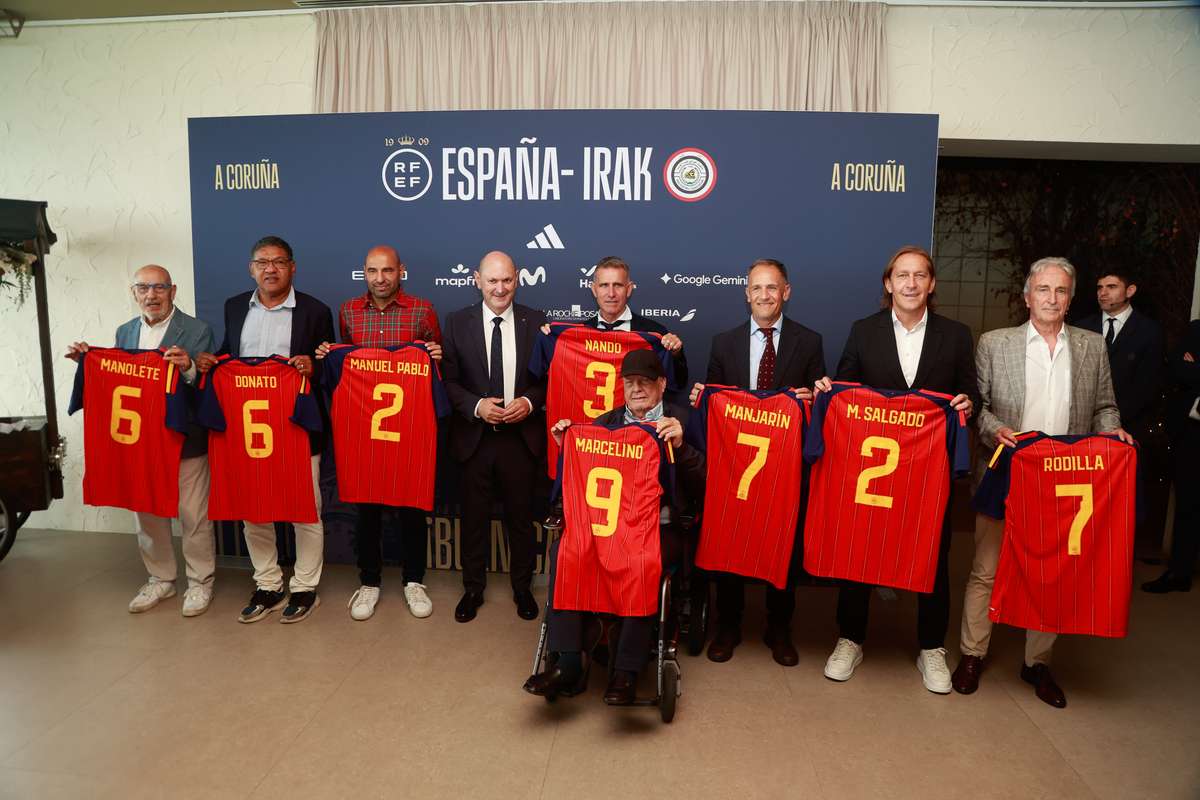 La RFEF rinde homenaje a las leyendas históricas de la selección en Galicia
