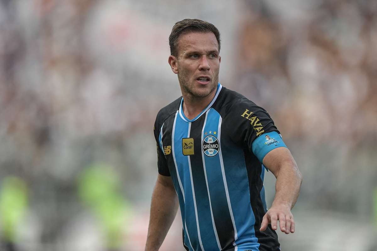 Fluminense avalia situação do médio Arthur, emprestado pela Juventus ao Grémio