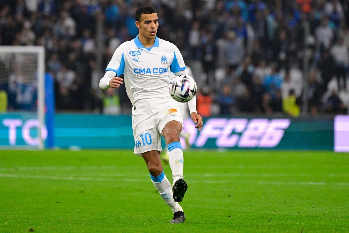 Hakan Safi, candidato do Fenerbahçe, anuncia acordo com Mason Greenwood, além de Luís Suárez