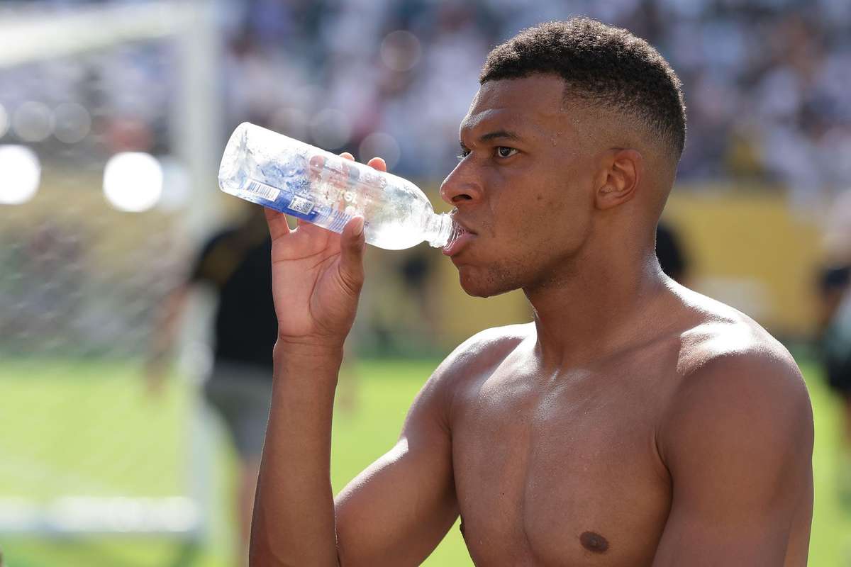 Nach Kritik: FIFA erlaubt Fans Wasserflaschen zu WM-Spielen mitzubringen