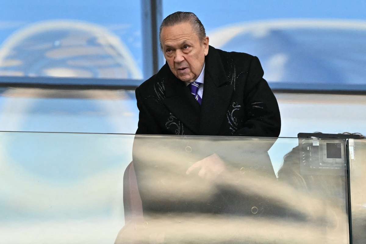 David Sullivan, coproprietário do West Ham, afastase do clube devido a "acusações sérias" sobre a sua vida pessoal