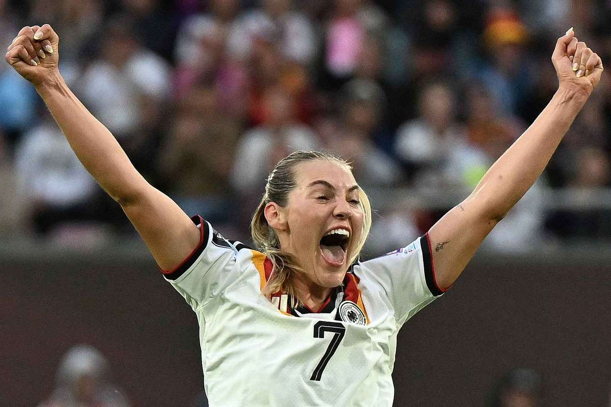 Pommes Party und Musical: DFB Frauen feiern WM Ticket und Newcomerin Müller