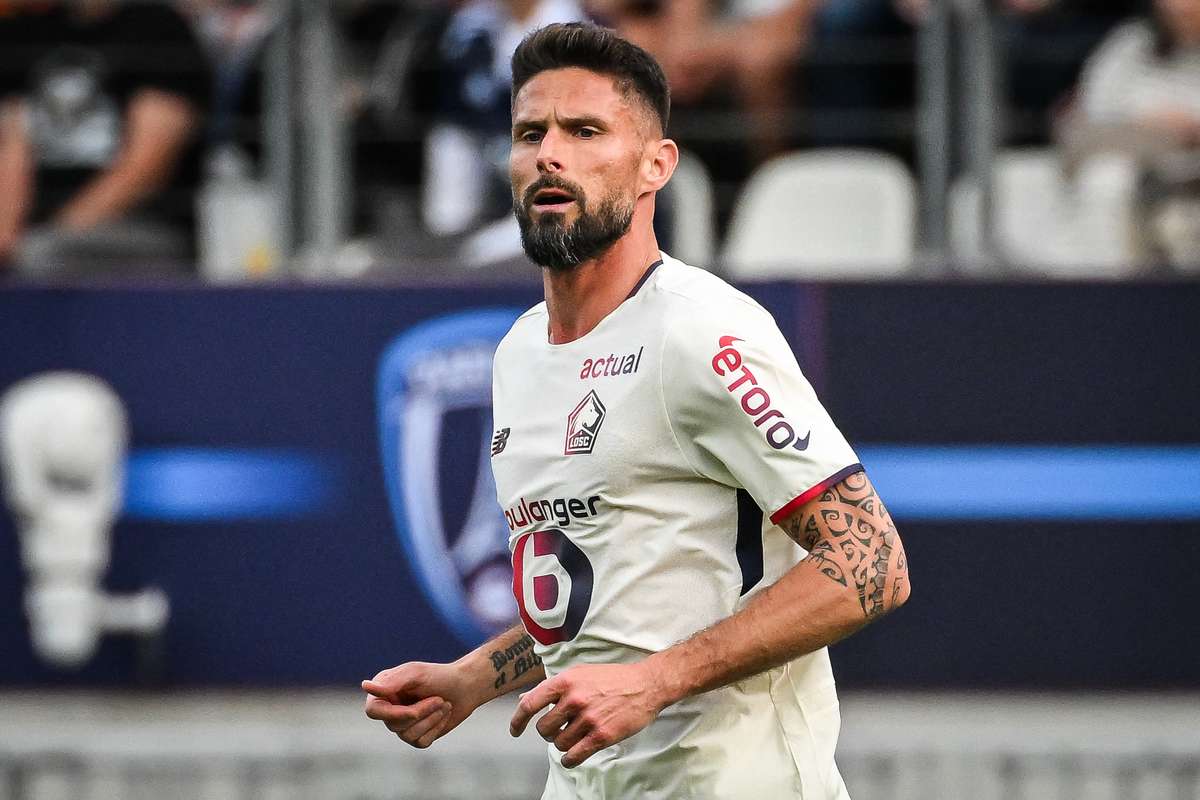 Olivier Giroud officialise sa prolongation d'une saison au LOSC