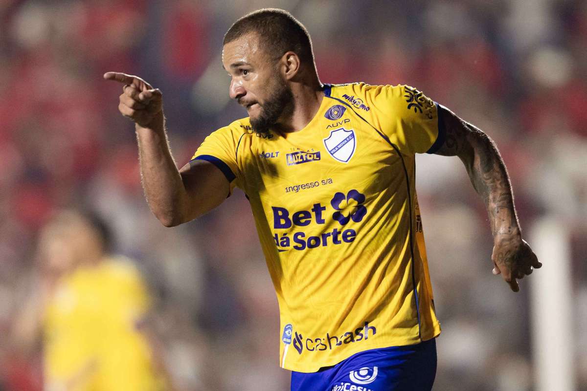 Vila Nova vence Botafogo-SP, alcança quarta vitória consecutiva e conquista liderança da Série B