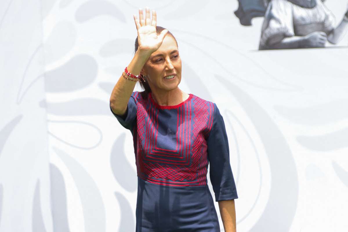 Sheinbaum tilda de 'provocación' las protestas de los profesores antes del Mundial en México