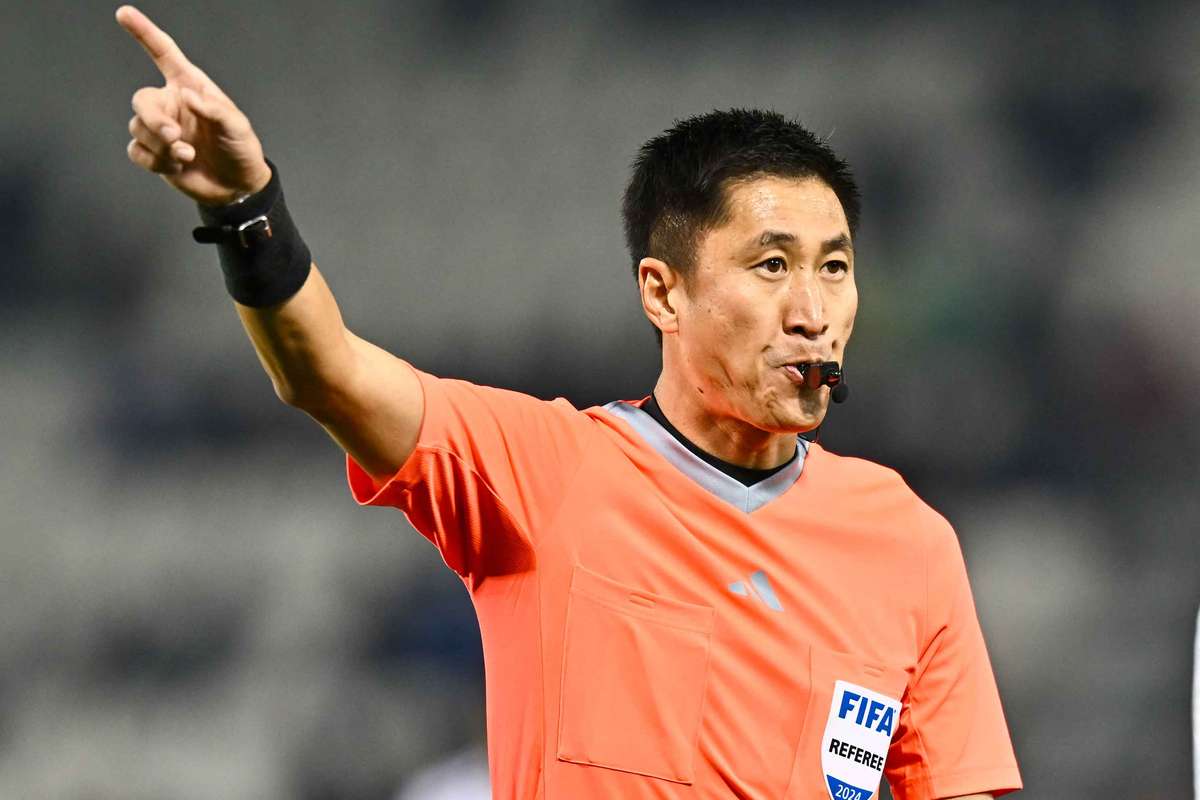 Mundial 2026: Na falta de algo melhor, chineses empolgam-se com o "rei do cartão"