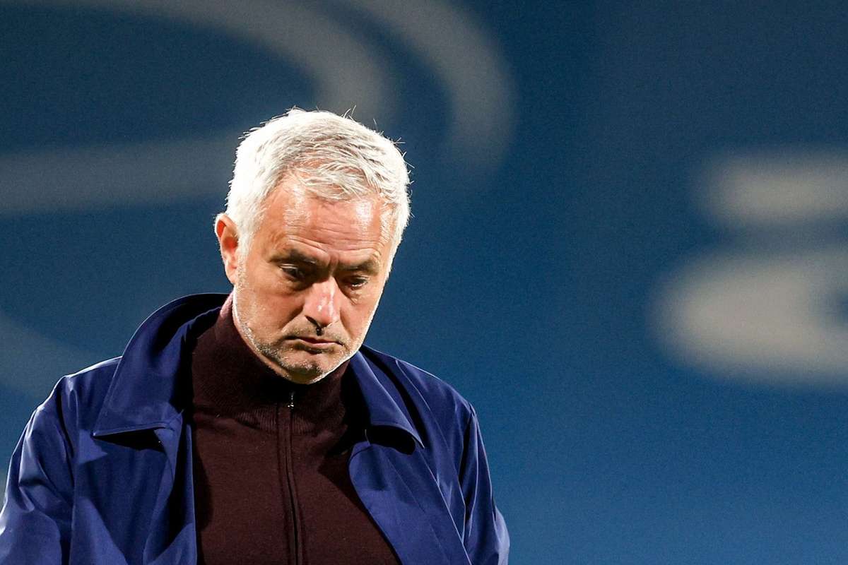 Benfica oficializa saída de José Mourinho e revela novo treinador
