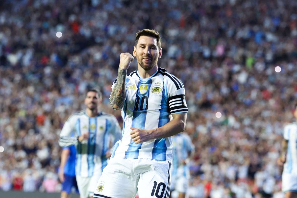 L'Argentine domine l'Islande grâce à un Messi déterminant