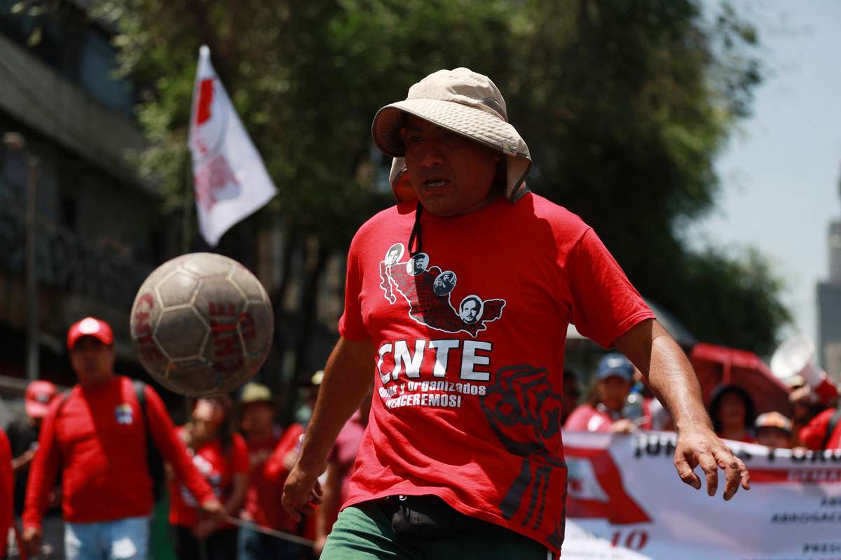 Unruhen in Mexiko: Straßensperren am Aztekenstadion kurz vor Anpfiff der WM