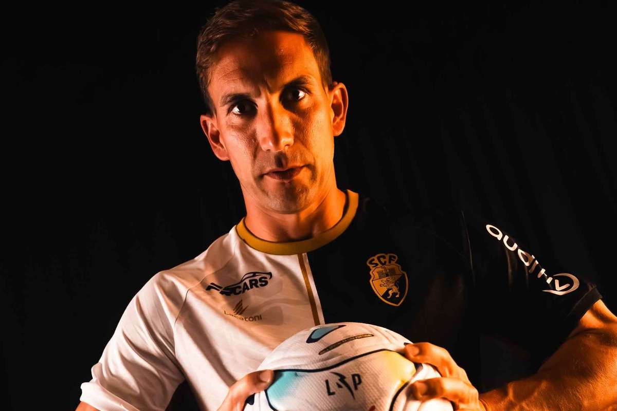 É oficial: Gonçalo Silva regressa ao Farense passados dois anos