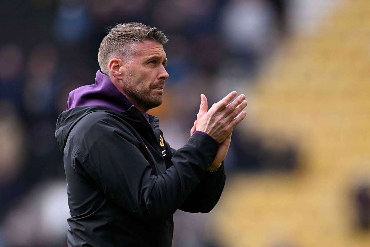 Wolves esonera a sorpresa l'allenatore Rob Edwards, Cesar Peixoto già pronto a subentrare