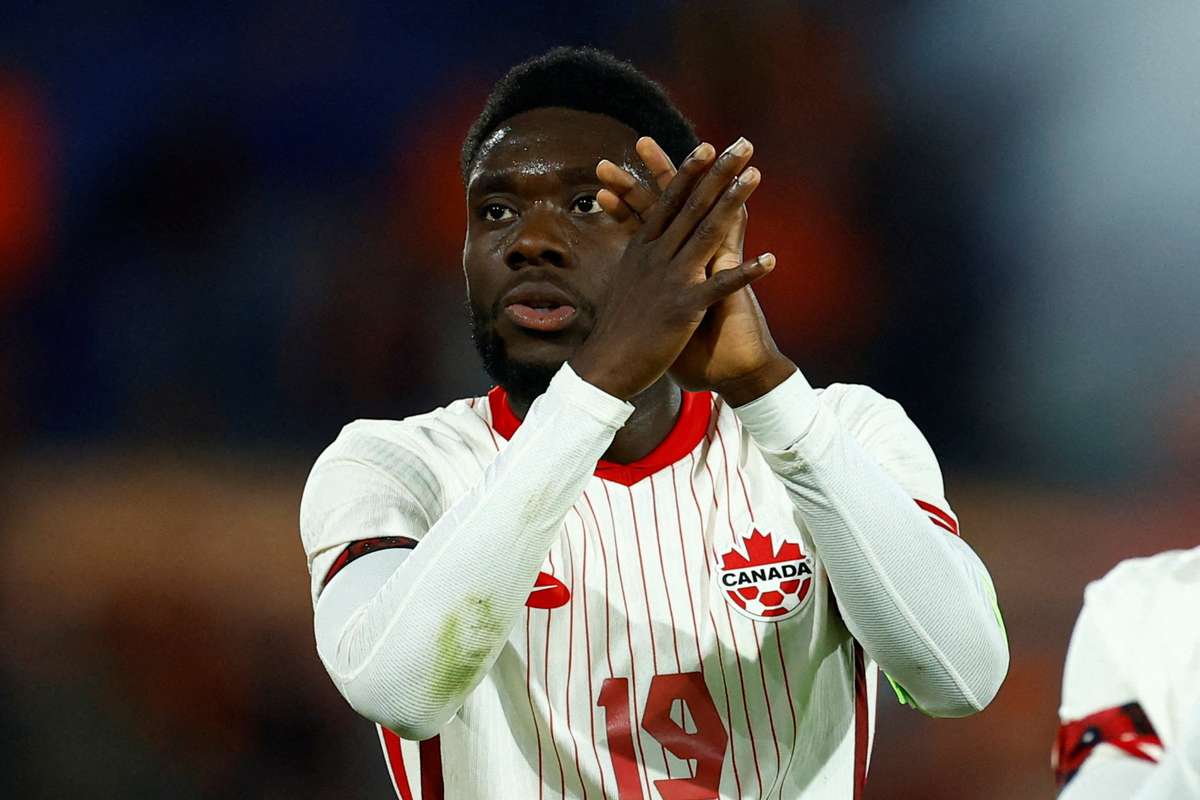 Der FC Bayern hofft darauf, dass Alphonso Davies bei der WM nur von außen zusieht