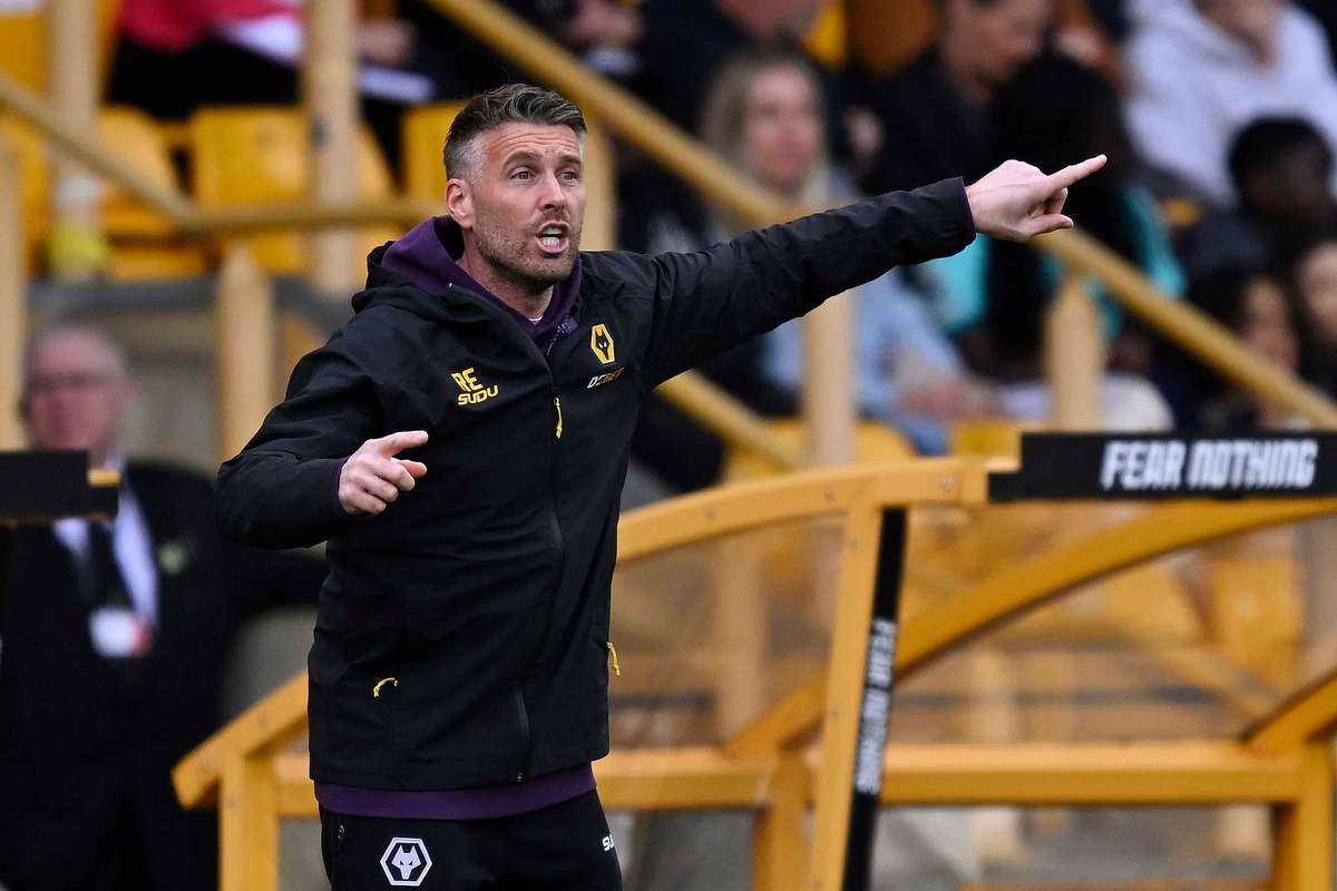Wolverhampton classifica como "decisão extremamente complicada" a saída de Rob Edwards