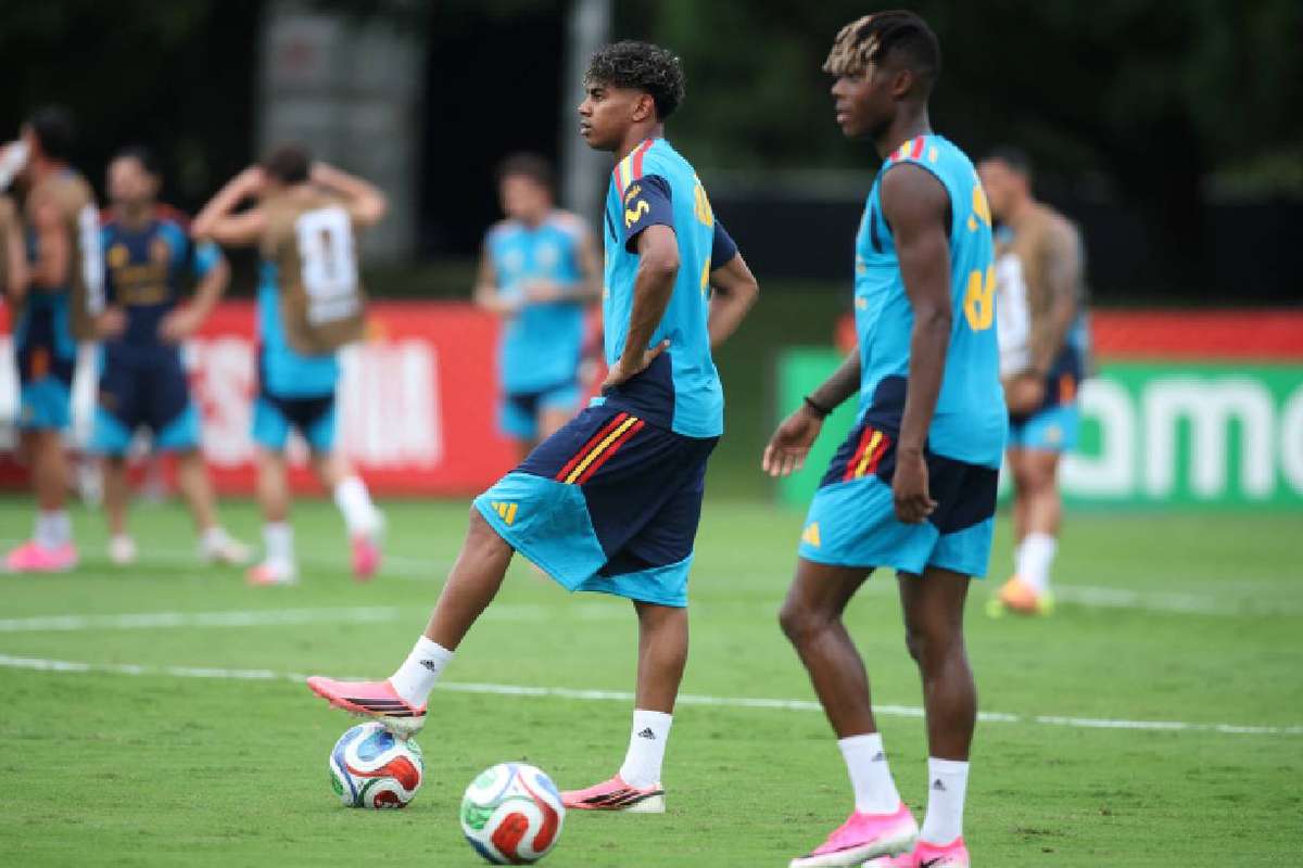 Los extremos de la selección, Lamine Yamal y Nico Williams, retoman los entrenamientos grupales antes del debut mundialista