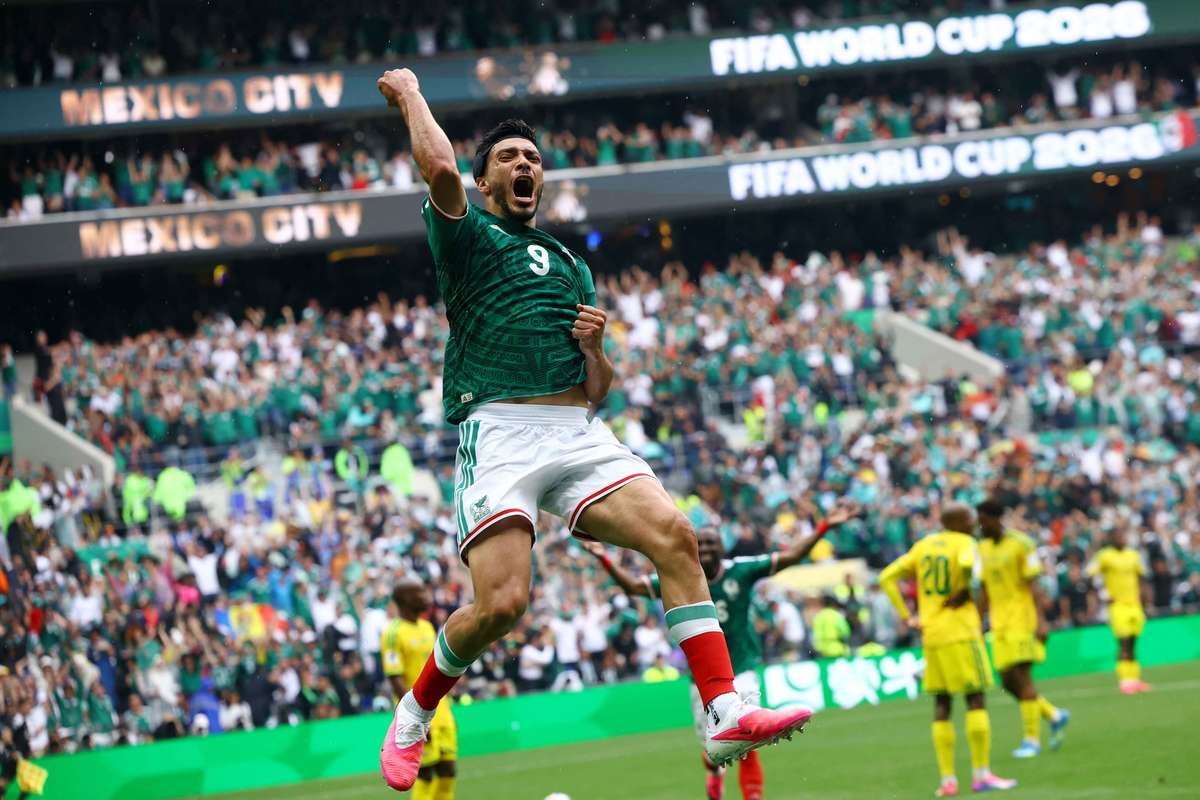 Deux buts et trois cartons rouges : le Mexique domine l'Afrique du Sud lors d'un match d'ouverture intense