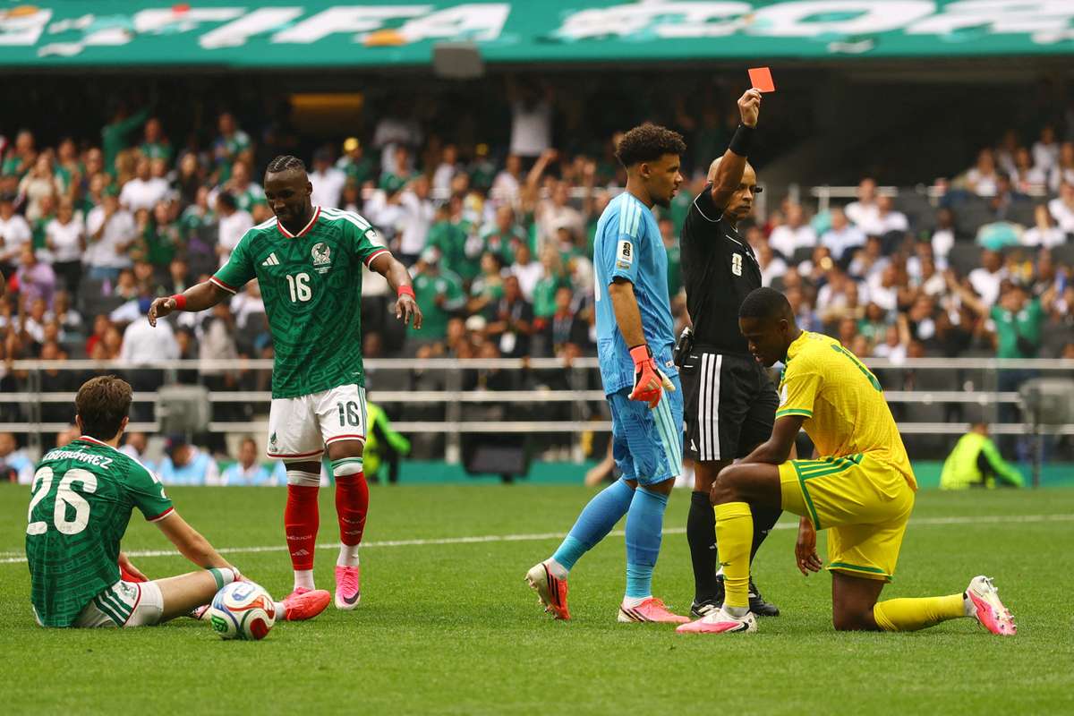 Trotz drei roter Karten zum WM Start kein Rekord. Sitholes rabenschwarzer Tag
