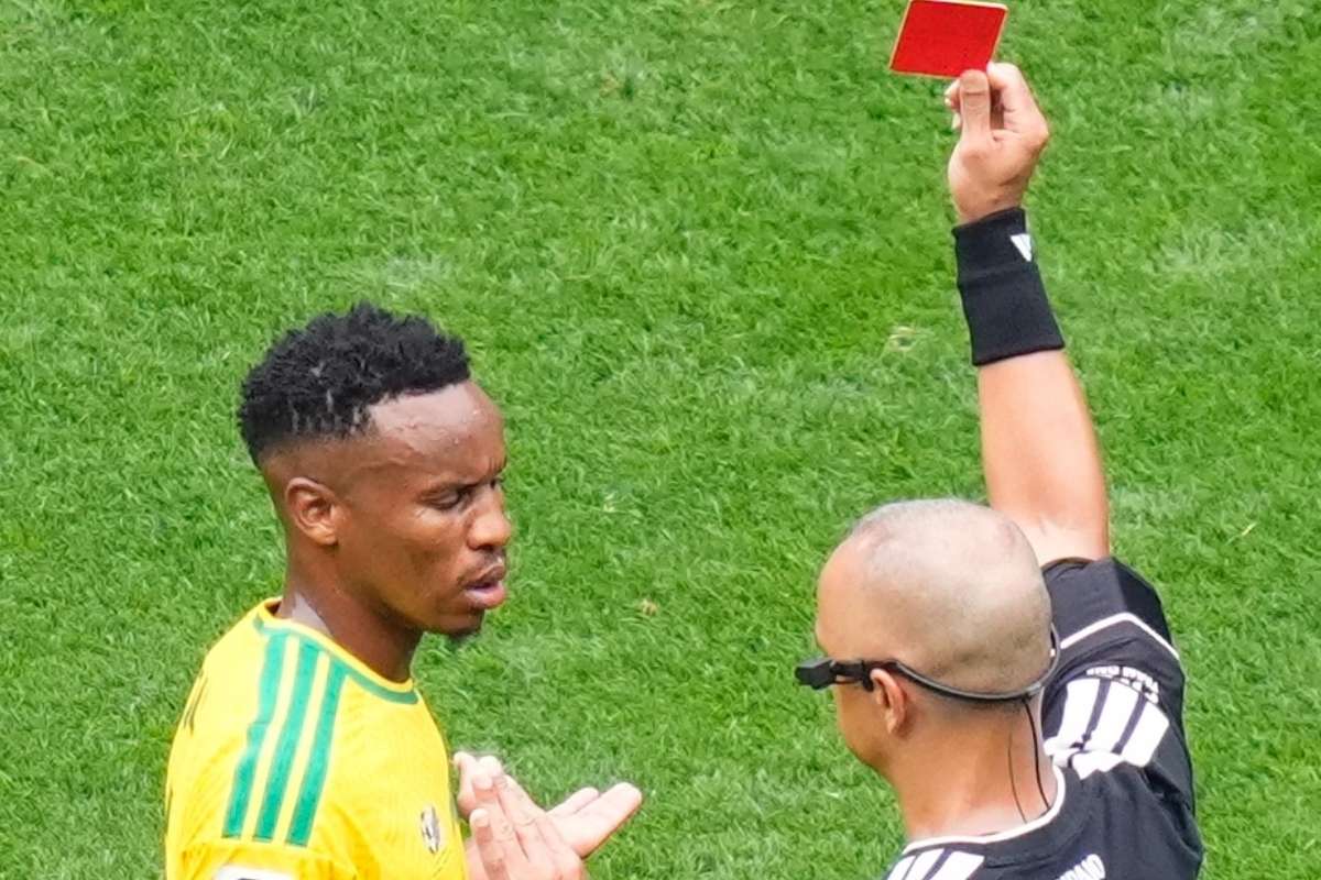 Trois expulsions pour la première fois dans un match d'ouverture de Coupe du monde