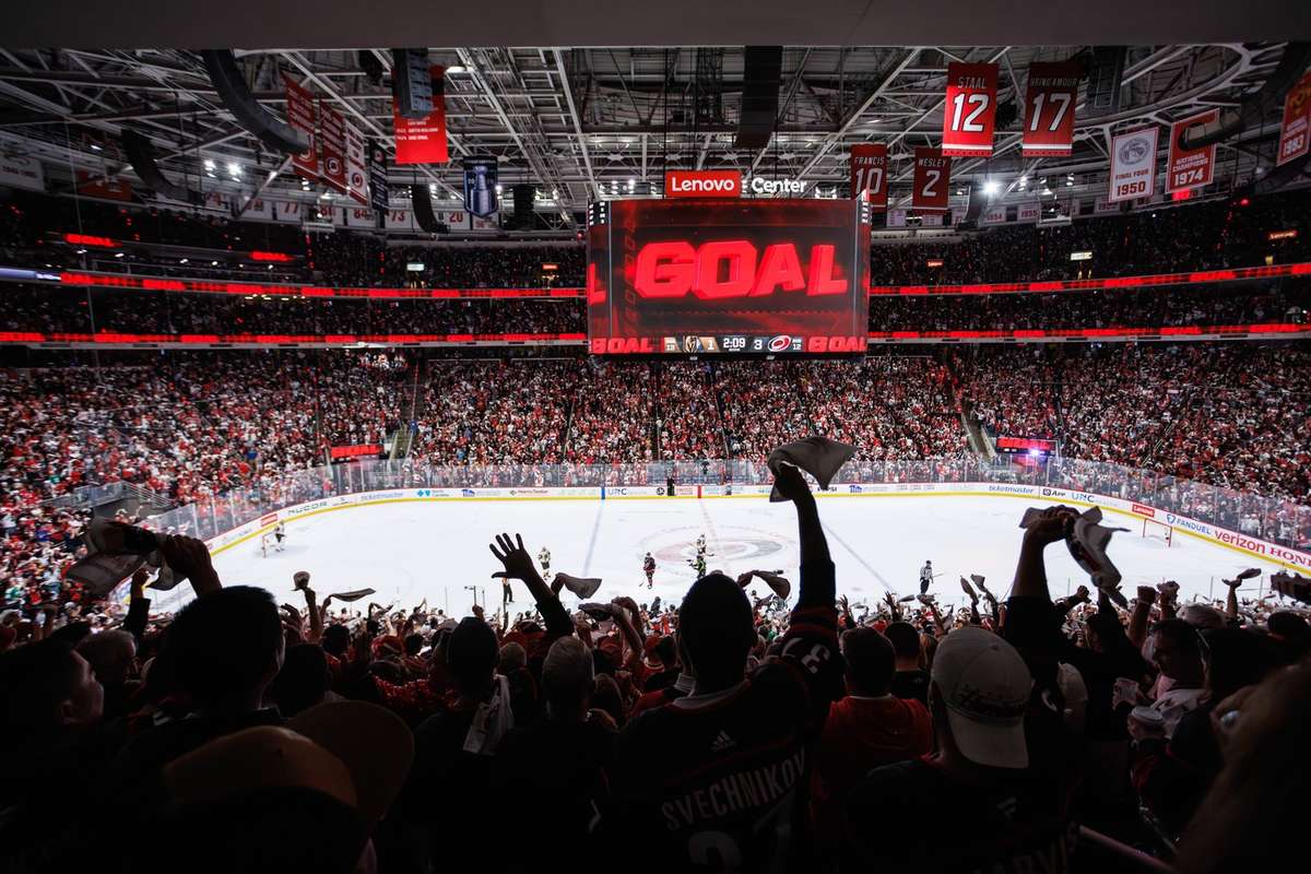 Haaland e il ct norvegese Solbakken alla finale della Stanley Cup: 'Atmosfera pazzesca'
