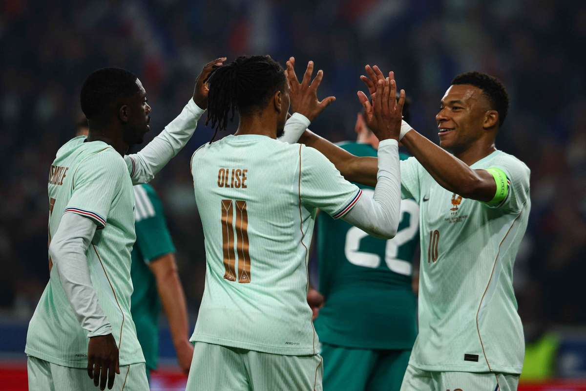 Dembele menegaskan kritik 'tidak adil' terhadap kapten Prancis Mbappe sudah keterlaluan