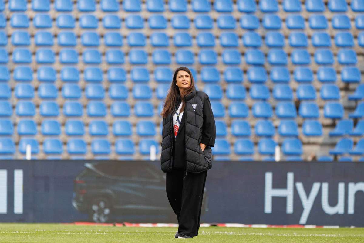Oficial: Estoril Praia confirma saída de Helena Costa
