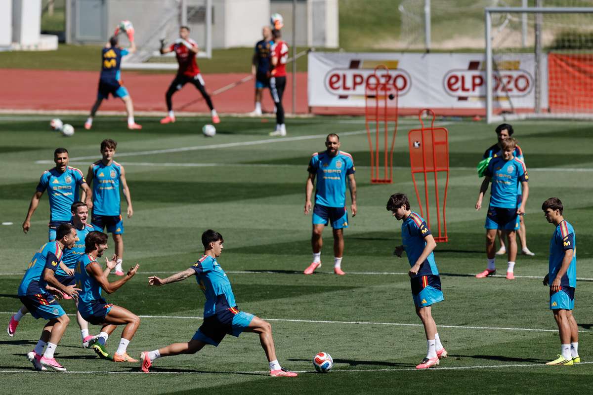 Tous les internationaux espagnols présents à l'entraînement à trois jours de leur entrée en Coupe du monde