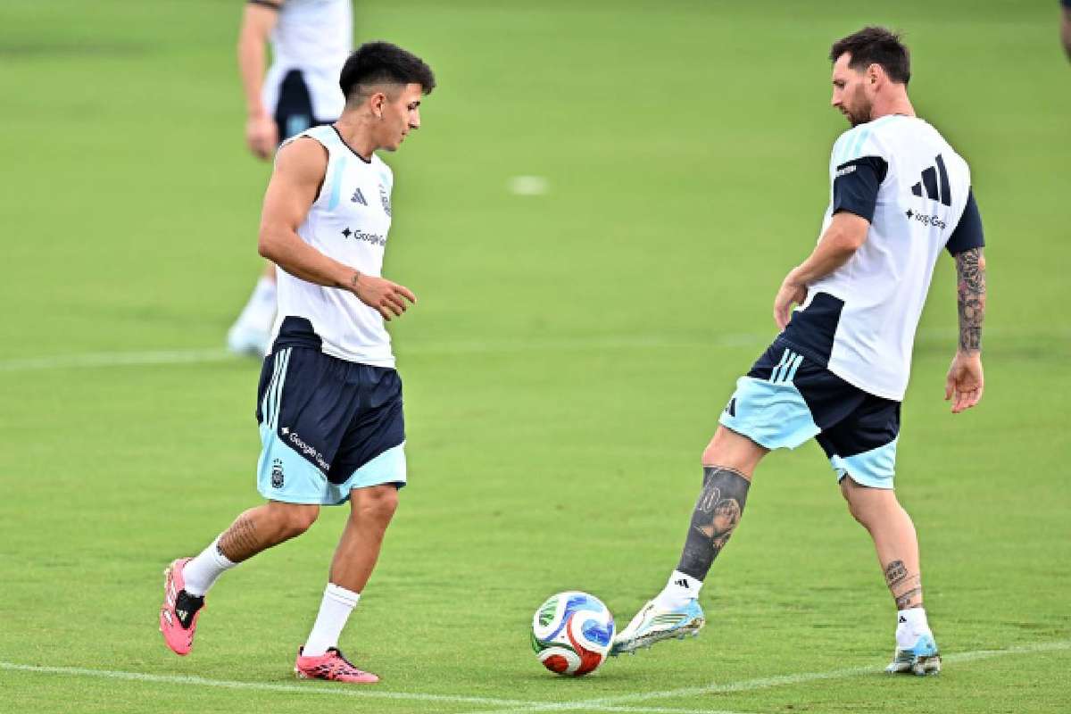 Thiago Almada: el talento que divide a Simeone y Scaloni