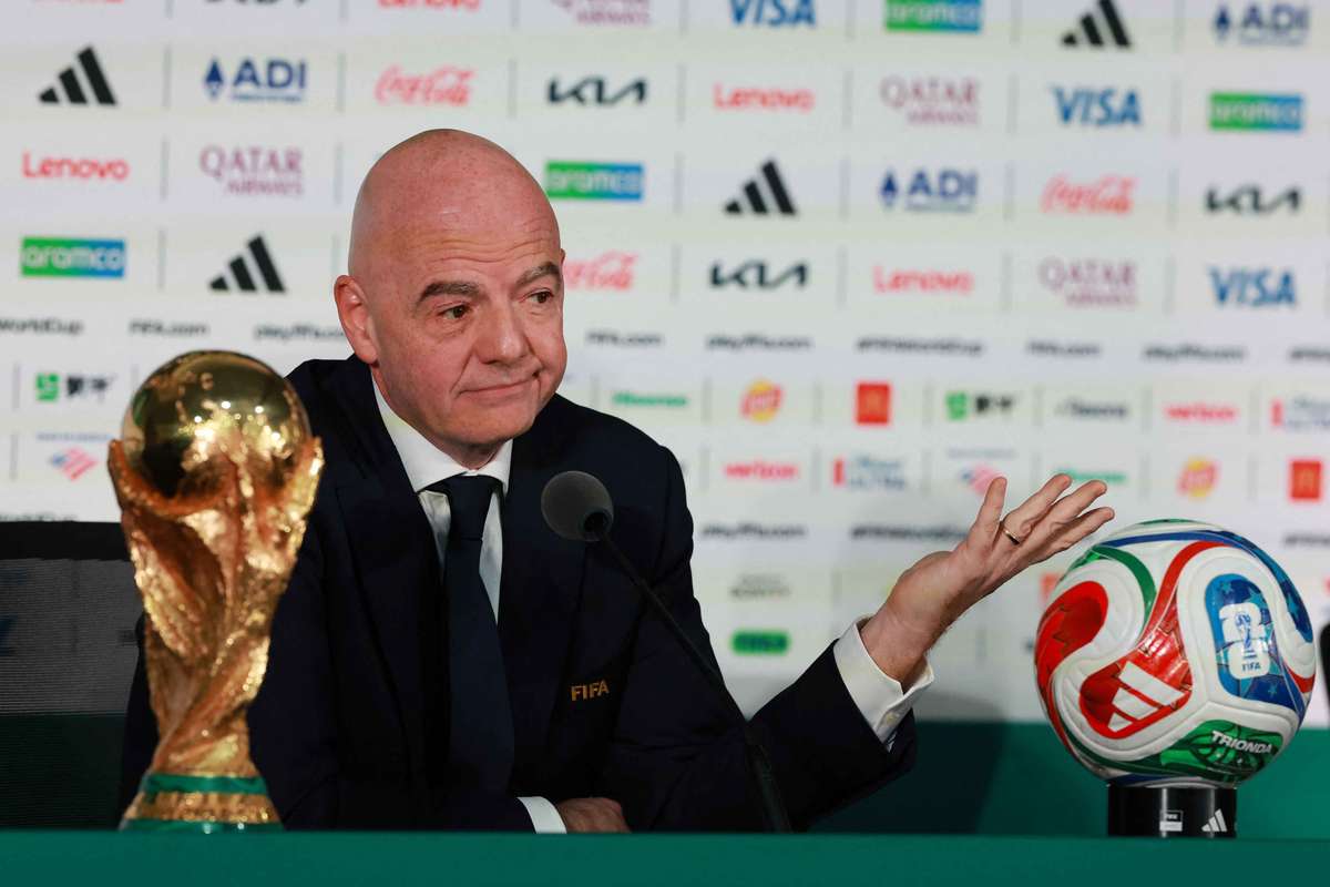 Infantino brinca sobre ausência da Itália no Mundial: "Com 64 equipas talvez consiga apurar-se"