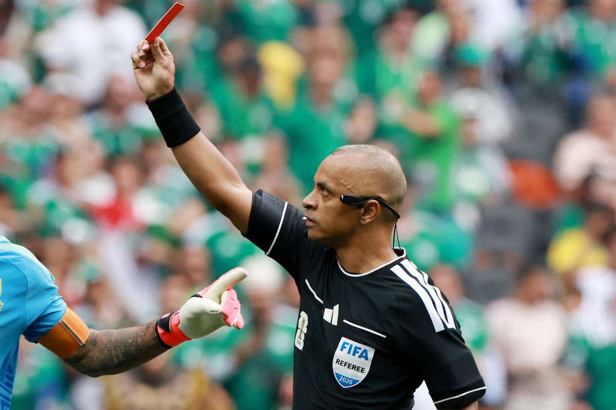 Mundial 2026: Árbitro brasileiro viralizou após anúncio com recurso ao VAR
