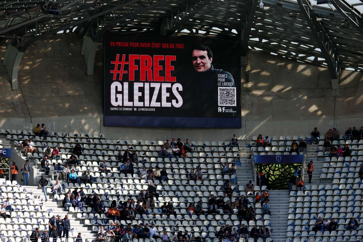 La mère et le beau-père du journaliste Christophe Gleizes, emprisonné en Algérie, déplorent le manque de mobilisation des footballeurs français