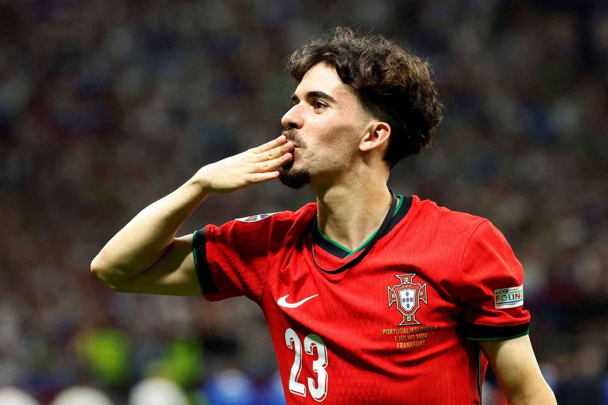 Vitinha fala sobre o favoritismo, o pacto, a falta de golos, Messi e Ronaldo: 'Assino já por baixo'