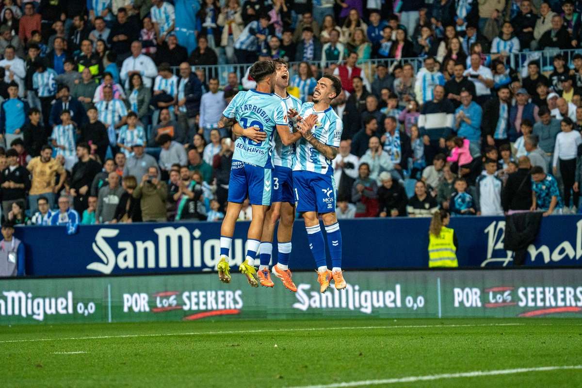 Málaga-Almería, primer envite de la final por el ascenso en una Rosaleda repleta