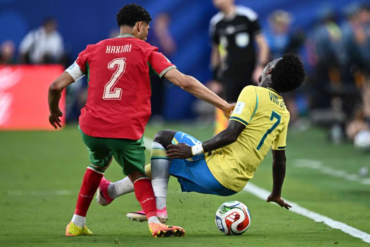 « L’arbitre se doit de l’expulser », Ibrahimović est stupéfait après le geste d’Hakimi sur Vinicius
